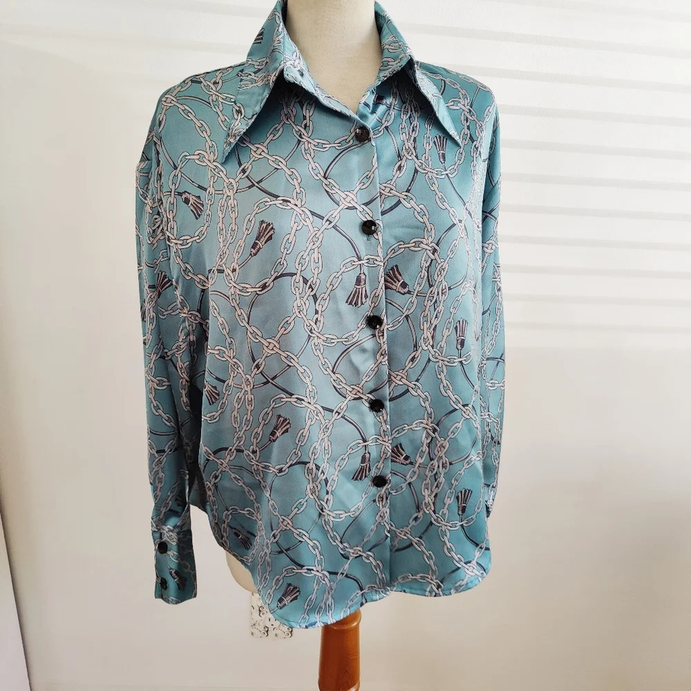 Satin Feel Blouse • Light Teal • Chain Print • Satin Feel • Size Large